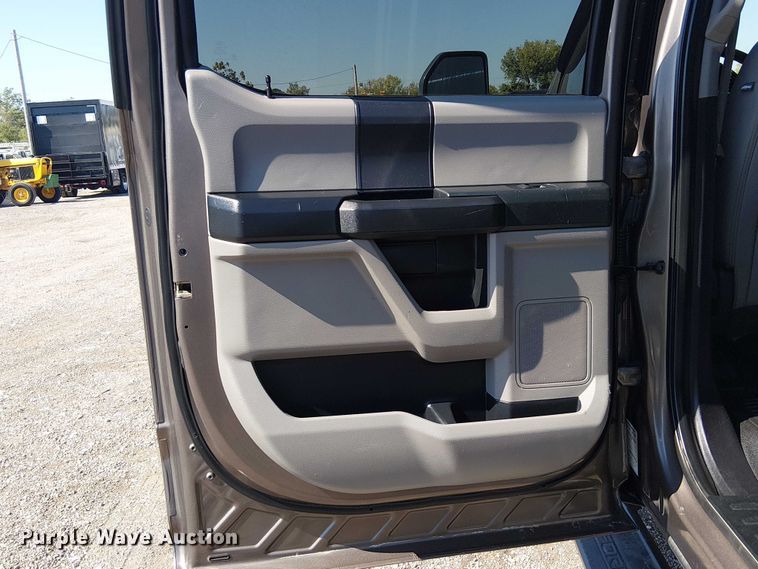 image for item NU9742 2019 Ford F350 Super Duty XL Crew Cab flatbed pickup truck