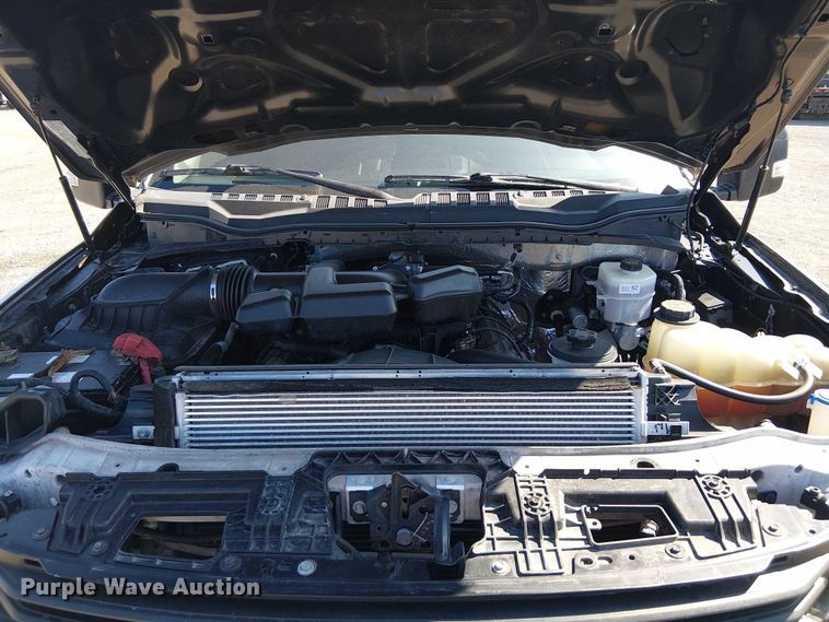 image for item NU9742 2019 Ford F350 Super Duty XL Crew Cab flatbed pickup truck