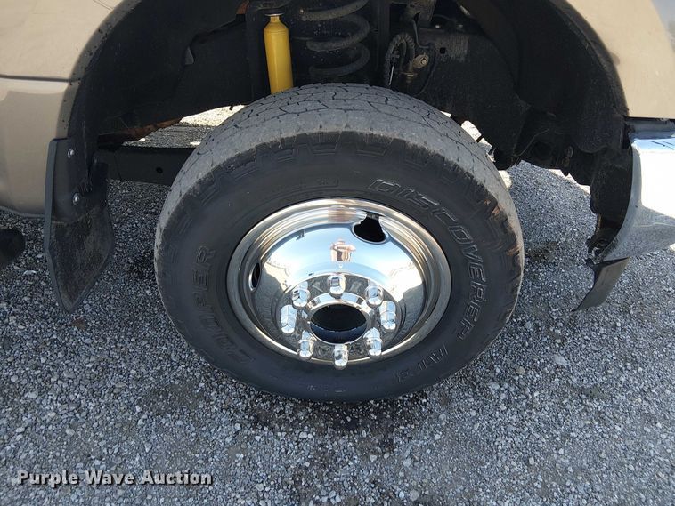 image for item NU9742 2019 Ford F350 Super Duty XL Crew Cab flatbed pickup truck