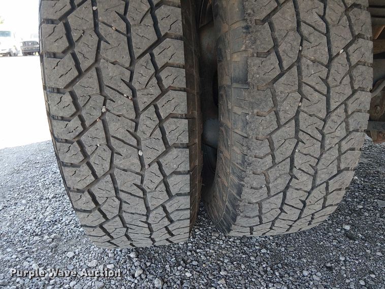 image for item NU9742 2019 Ford F350 Super Duty XL Crew Cab flatbed pickup truck