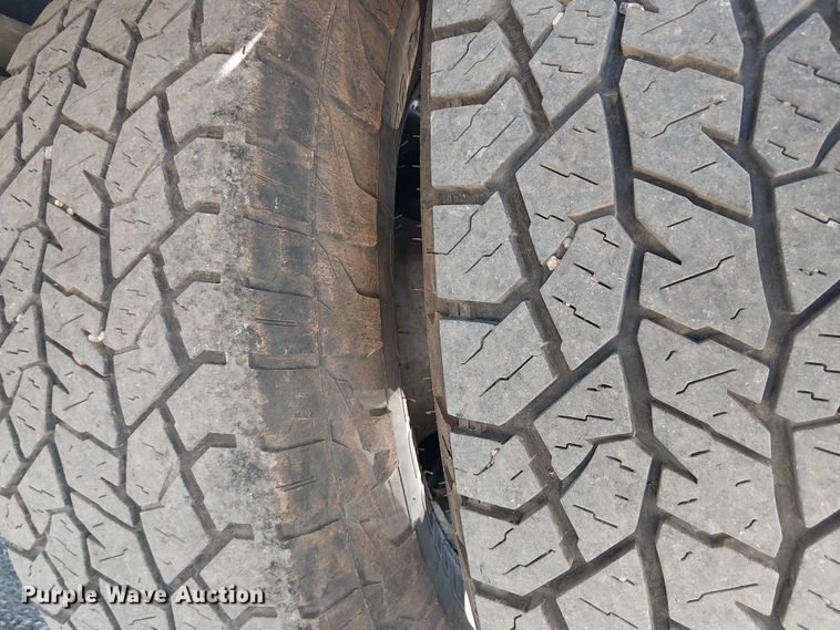 image for item NU9742 2019 Ford F350 Super Duty XL Crew Cab flatbed pickup truck