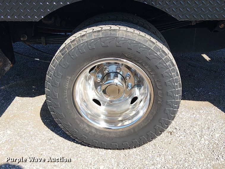 image for item NU9742 2019 Ford F350 Super Duty XL Crew Cab flatbed pickup truck