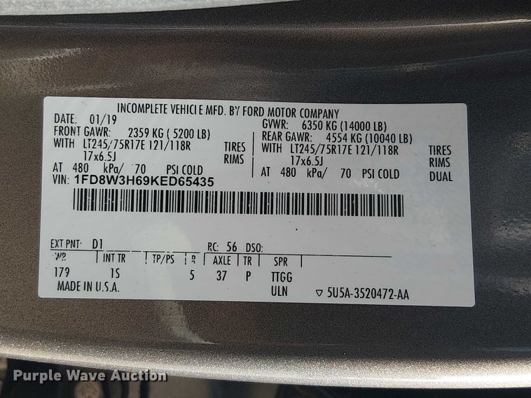 image for item NU9742 2019 Ford F350 Super Duty XL Crew Cab flatbed pickup truck