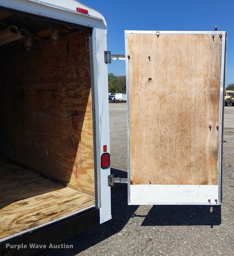 image for item NU9743 2001 Forest River CM716TA2 enclosed cargo trailer