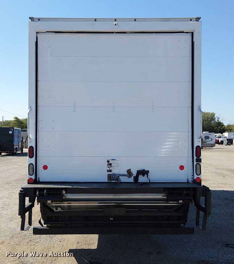 image for item NU9749 2016 Ford F650 Super Duty box truck