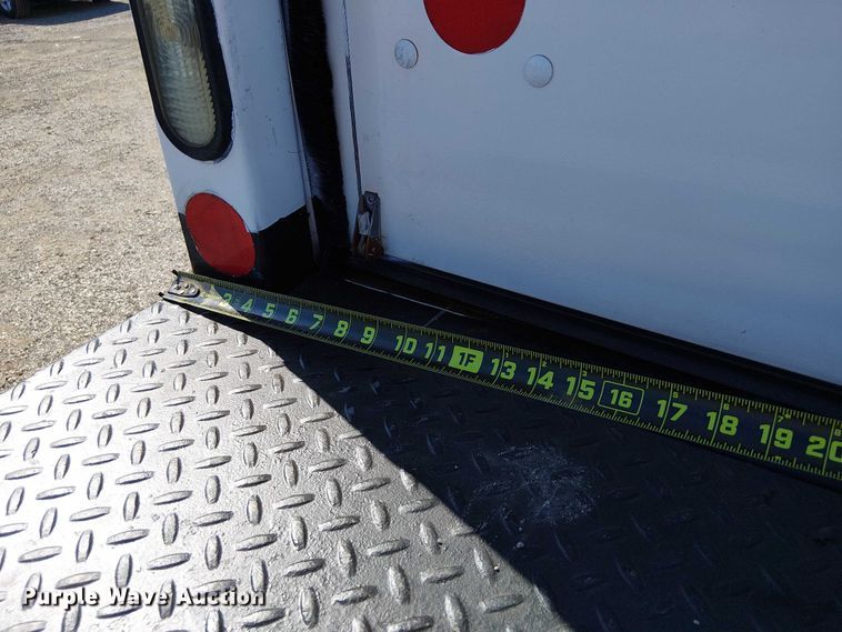 image for item NU9749 2016 Ford F650 Super Duty box truck