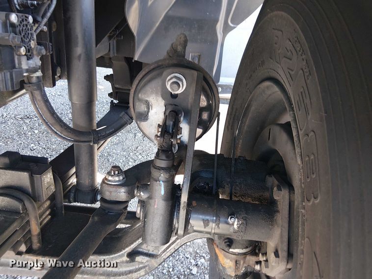 image for item NU9749 2016 Ford F650 Super Duty box truck