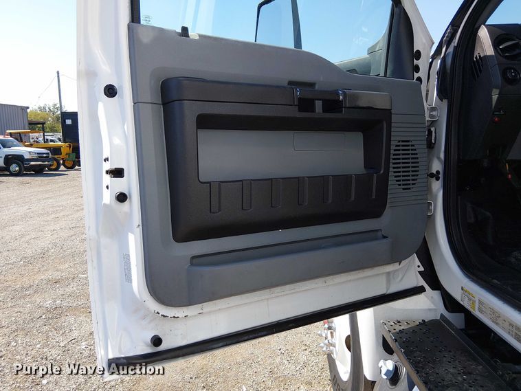 image for item NU9749 2016 Ford F650 Super Duty box truck