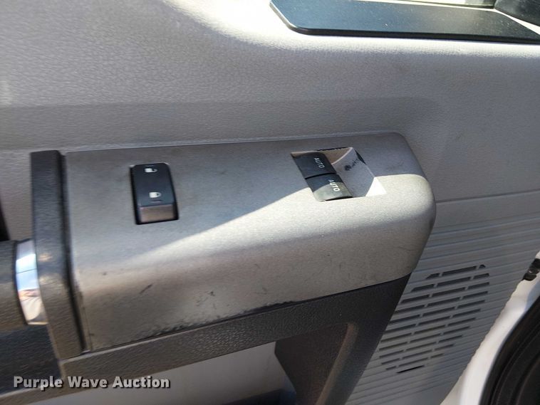 image for item NU9749 2016 Ford F650 Super Duty box truck