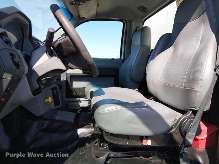 image for item NU9749 2016 Ford F650 Super Duty box truck