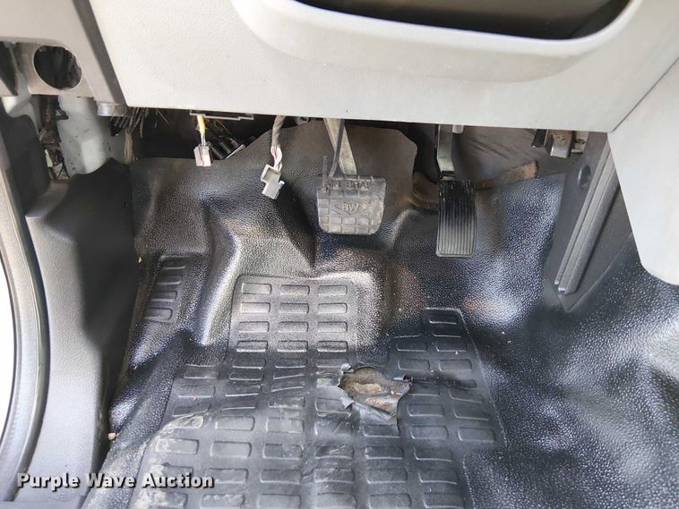 image for item NU9749 2016 Ford F650 Super Duty box truck