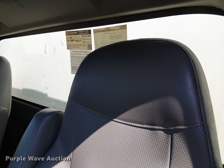 image for item NU9749 2016 Ford F650 Super Duty box truck