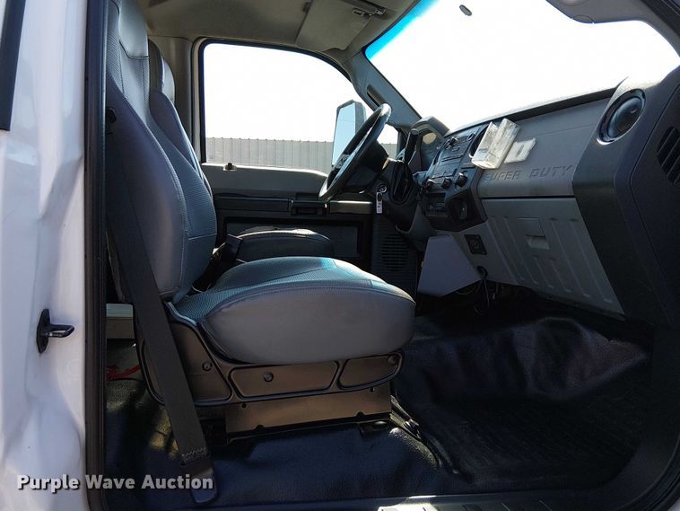 image for item NU9749 2016 Ford F650 Super Duty box truck