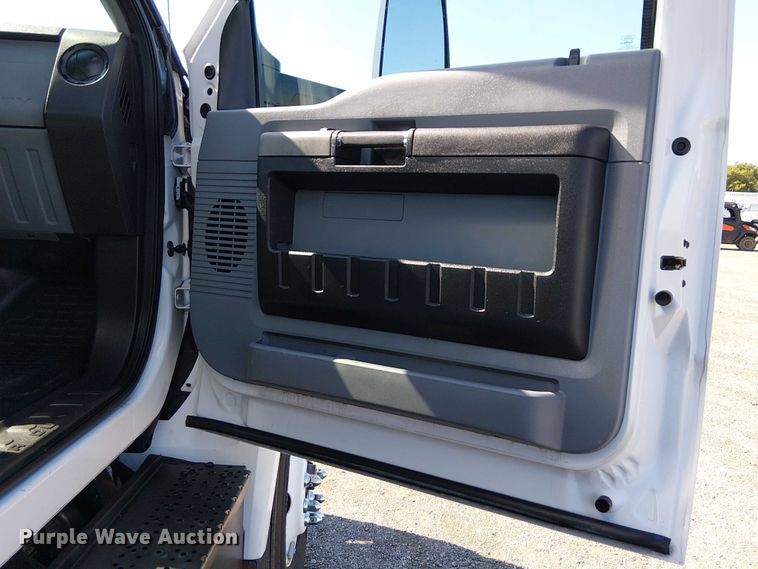 image for item NU9749 2016 Ford F650 Super Duty box truck