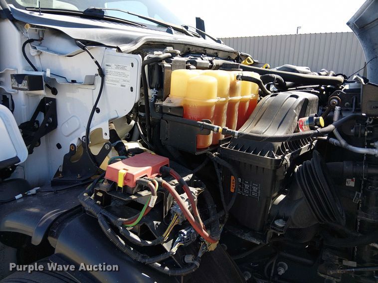 image for item NU9749 2016 Ford F650 Super Duty box truck