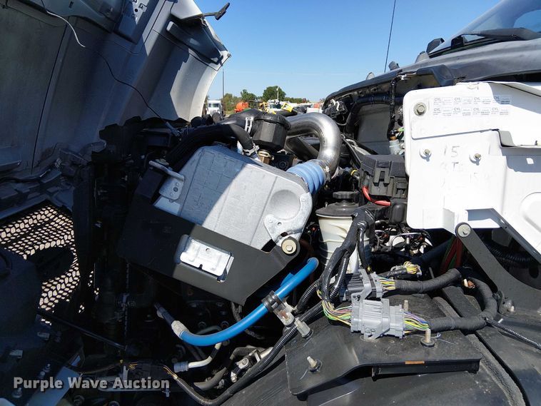 image for item NU9749 2016 Ford F650 Super Duty box truck