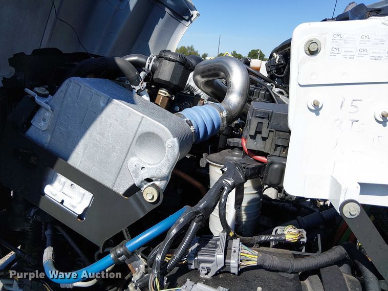 image for item NU9749 2016 Ford F650 Super Duty box truck