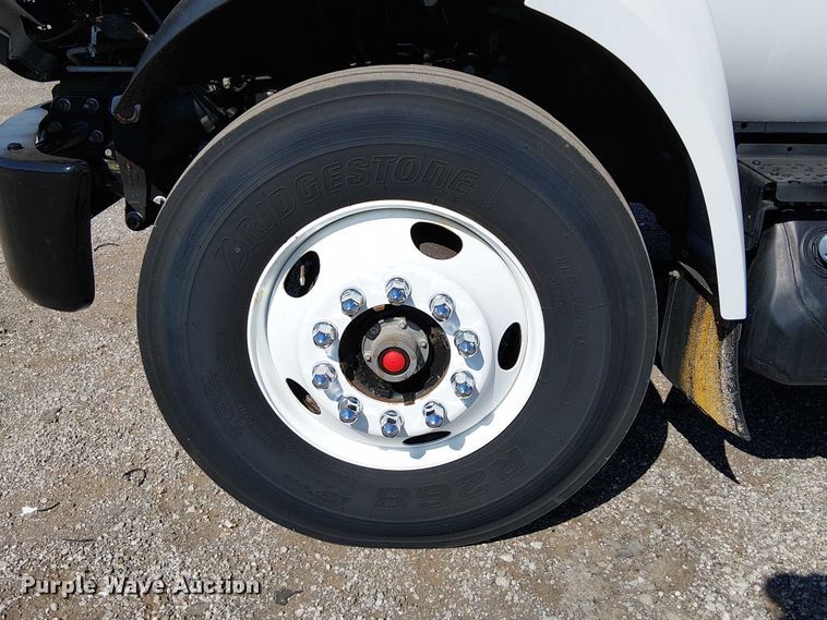 image for item NU9749 2016 Ford F650 Super Duty box truck