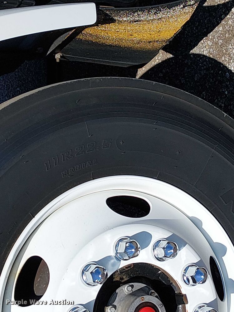 image for item NU9749 2016 Ford F650 Super Duty box truck