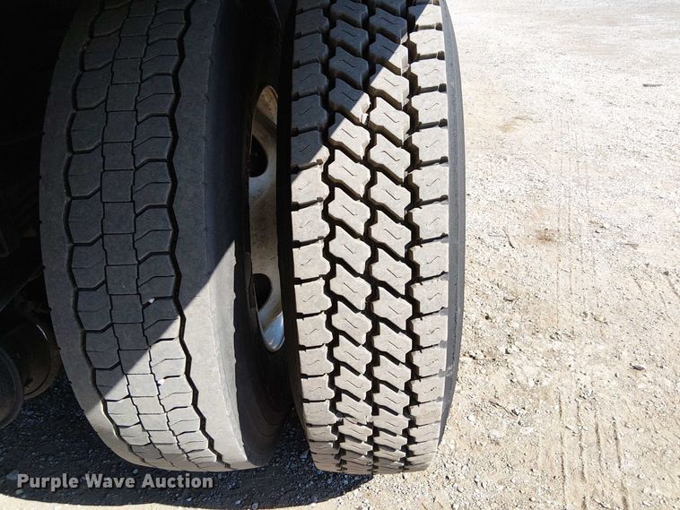 image for item NU9749 2016 Ford F650 Super Duty box truck