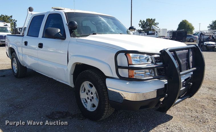 image for item NU9750 2007 Chevrolet Silverado 1500 Crew Cab pickup truck