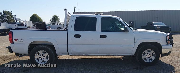 image for item NU9750 2007 Chevrolet Silverado 1500 Crew Cab pickup truck