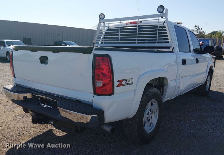 image for item NU9750 2007 Chevrolet Silverado 1500 Crew Cab pickup truck