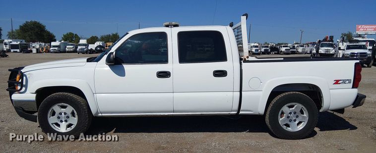 image for item NU9750 2007 Chevrolet Silverado 1500 Crew Cab pickup truck