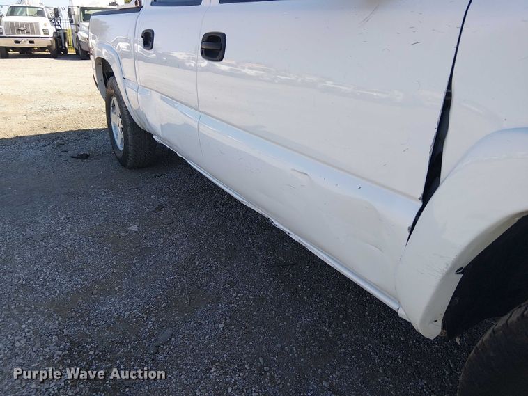 image for item NU9750 2007 Chevrolet Silverado 1500 Crew Cab pickup truck