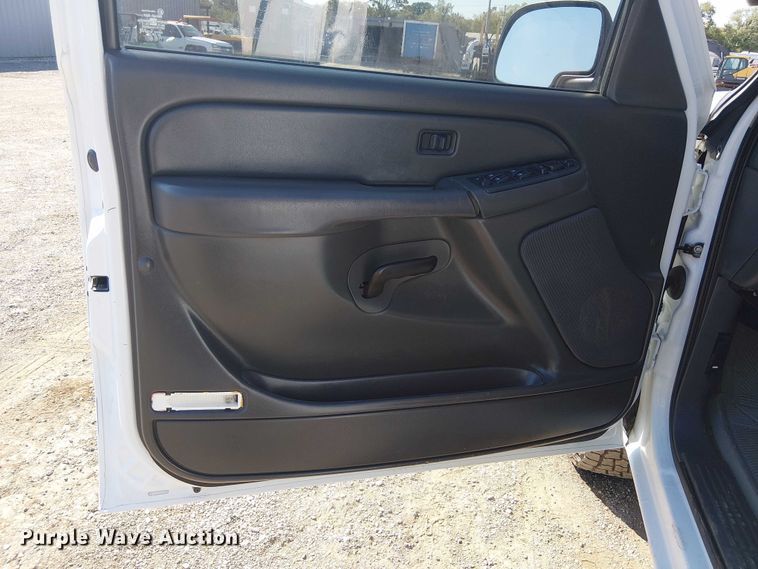 image for item NU9750 2007 Chevrolet Silverado 1500 Crew Cab pickup truck