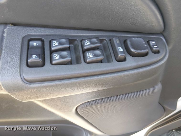 image for item NU9750 2007 Chevrolet Silverado 1500 Crew Cab pickup truck