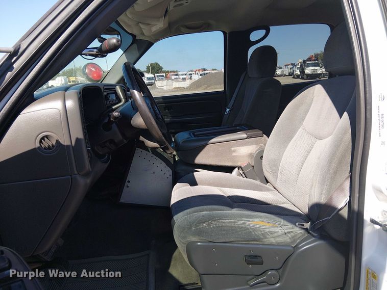 image for item NU9750 2007 Chevrolet Silverado 1500 Crew Cab pickup truck