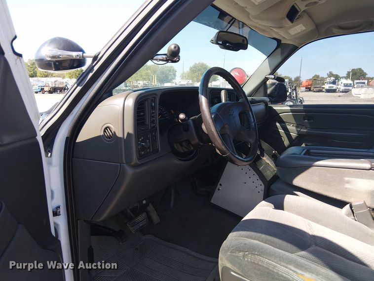 image for item NU9750 2007 Chevrolet Silverado 1500 Crew Cab pickup truck