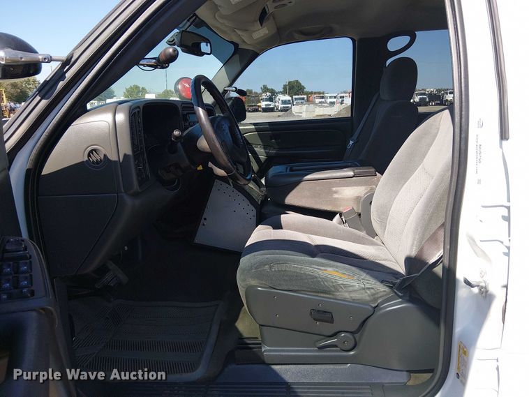 image for item NU9750 2007 Chevrolet Silverado 1500 Crew Cab pickup truck