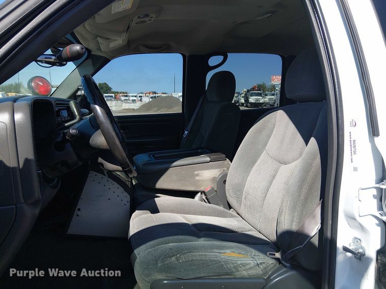 image for item NU9750 2007 Chevrolet Silverado 1500 Crew Cab pickup truck