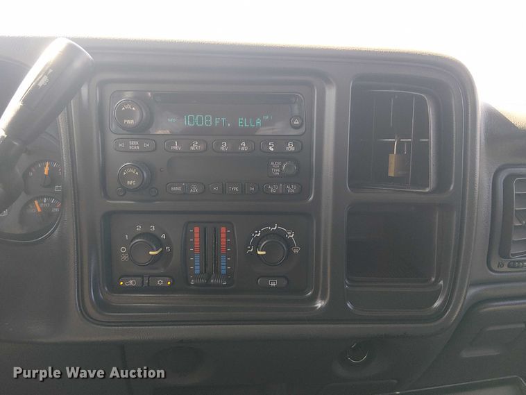 image for item NU9750 2007 Chevrolet Silverado 1500 Crew Cab pickup truck