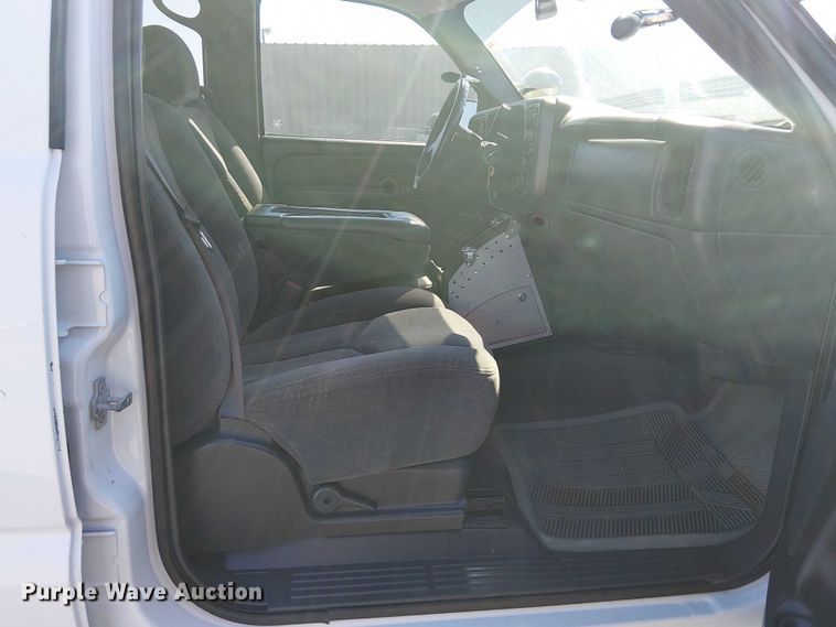 image for item NU9750 2007 Chevrolet Silverado 1500 Crew Cab pickup truck