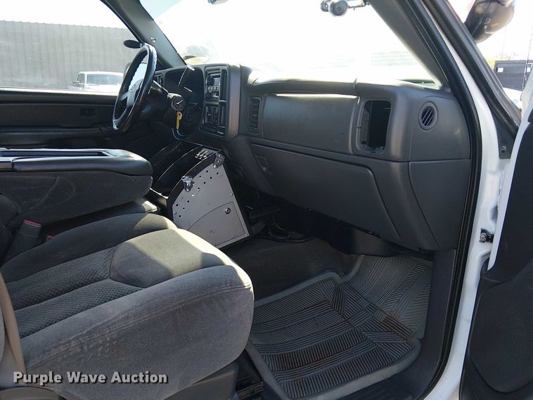 image for item NU9750 2007 Chevrolet Silverado 1500 Crew Cab pickup truck