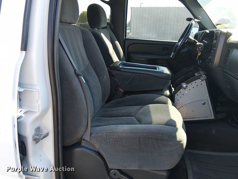 image for item NU9750 2007 Chevrolet Silverado 1500 Crew Cab pickup truck