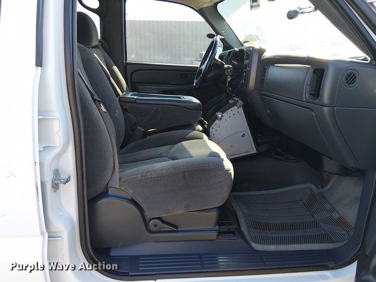 image for item NU9750 2007 Chevrolet Silverado 1500 Crew Cab pickup truck