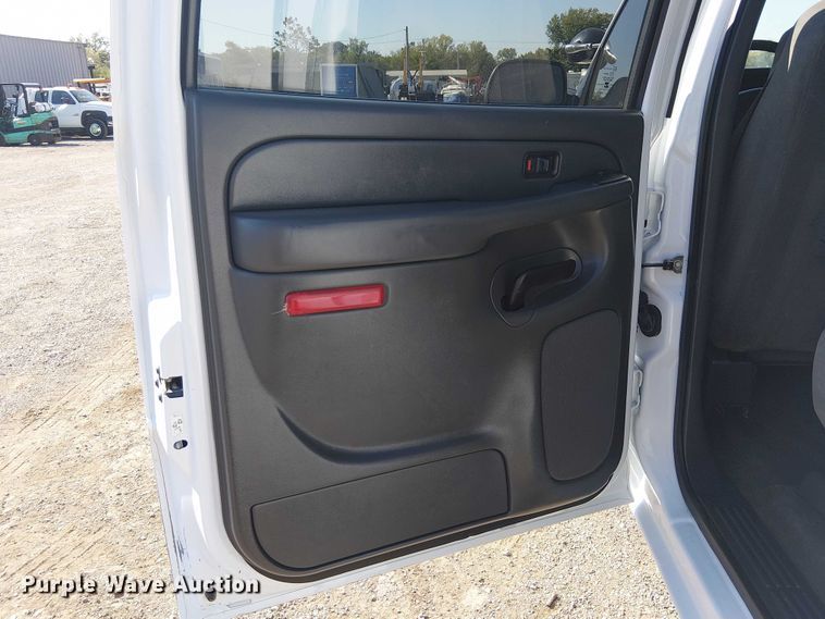 image for item NU9750 2007 Chevrolet Silverado 1500 Crew Cab pickup truck