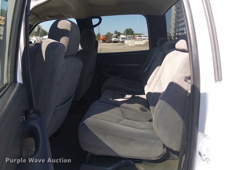 image for item NU9750 2007 Chevrolet Silverado 1500 Crew Cab pickup truck