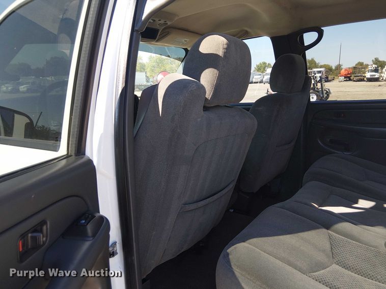 image for item NU9750 2007 Chevrolet Silverado 1500 Crew Cab pickup truck