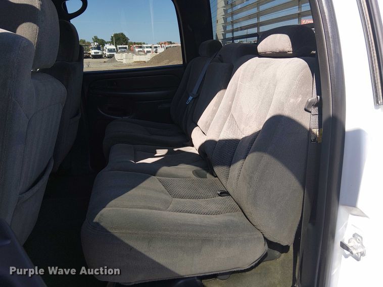 image for item NU9750 2007 Chevrolet Silverado 1500 Crew Cab pickup truck