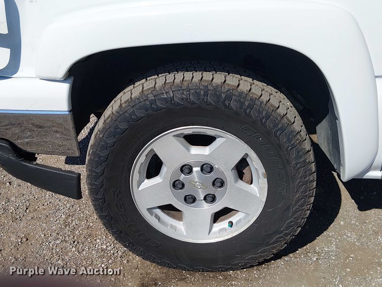 image for item NU9750 2007 Chevrolet Silverado 1500 Crew Cab pickup truck