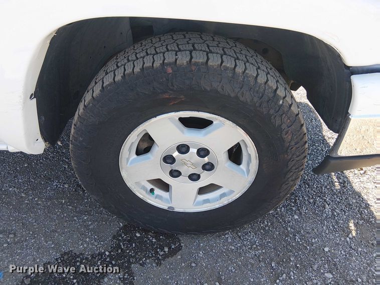 image for item NU9750 2007 Chevrolet Silverado 1500 Crew Cab pickup truck