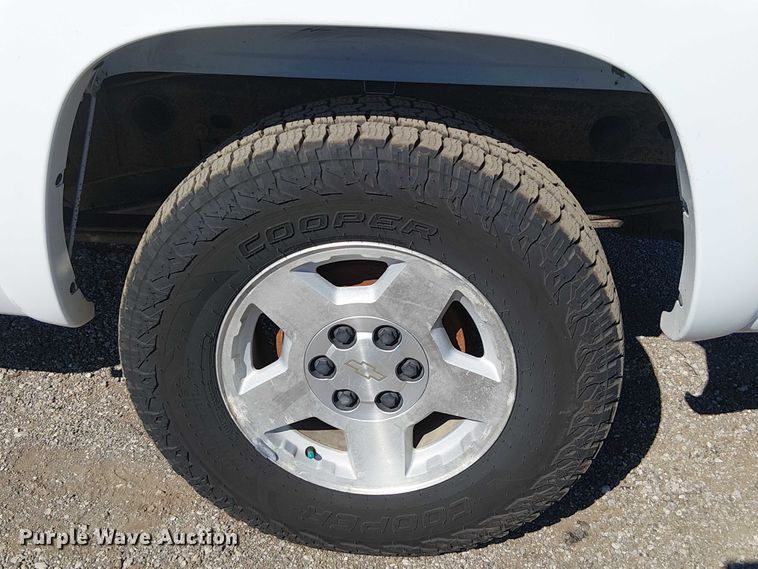 image for item NU9750 2007 Chevrolet Silverado 1500 Crew Cab pickup truck