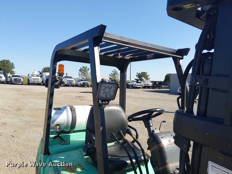 image for item NU9753 Mitsubishi FG025K forklift