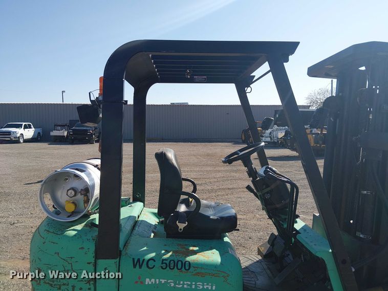 image for item NU9753 Mitsubishi FG025K forklift