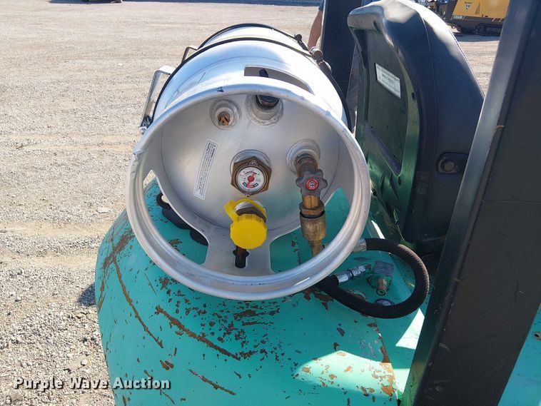 image for item NU9753 Mitsubishi FG025K forklift